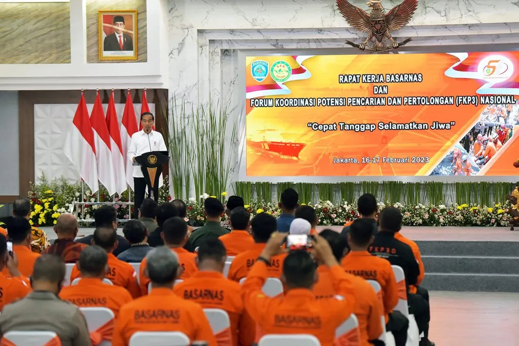 Lewat Panggilan Video Presiden Jokowi Sapa Tim INASAR 1024x683 1