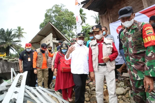 MENKO PMK MENINJAU LOKASI TERDAMPAK GEMPA PASAMAN BARAT