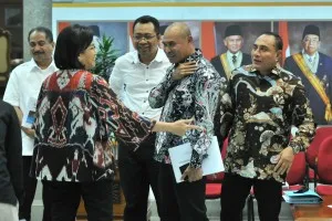 Menkeu Dengan Gubernur 300x200 1