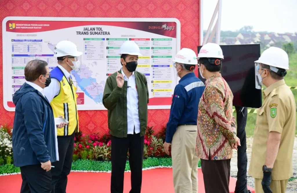 PRESIDEN DAN SESKAB KE RIAU 1024x665 1