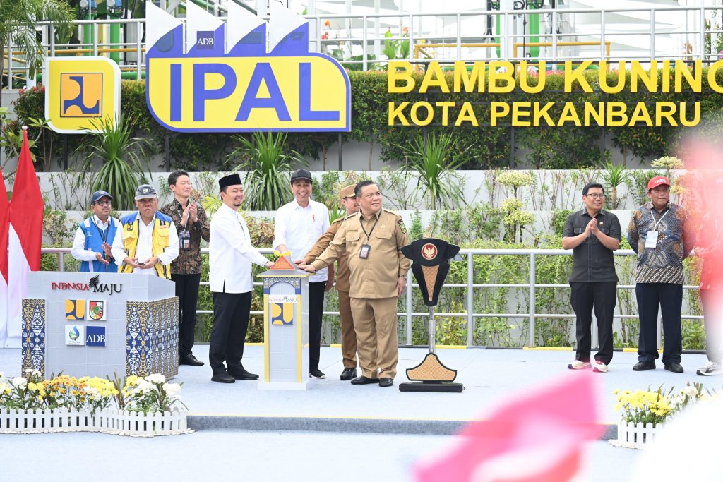 Presiden Joko Widodo Jokowi meresmikan Sistem Pengelolaan Air Limbah Domestik Terpusat SPALDT Bambu Kuning di Kota Pekanbaru Provinsi Riau 1024x683 1