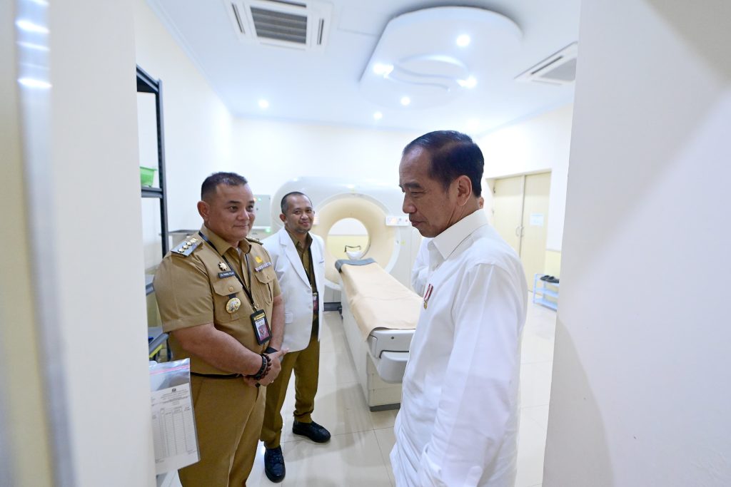 Presiden Jokowi Apresiasi Penataan dan Kesiapan SDM di RSUD Sinjai 1024x683 1