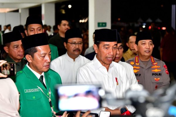 Presiden Jokowi Kenaikan UKT Dibatalkan untuk Tahun Ini 1024x768 1