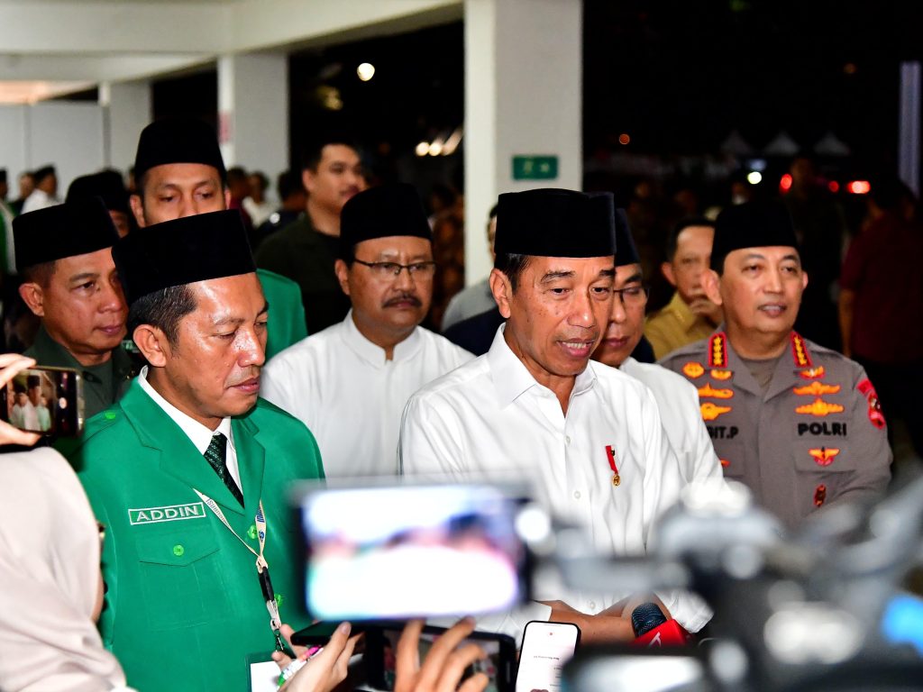 Presiden Jokowi Kenaikan UKT Dibatalkan untuk Tahun Ini 1024x768 1