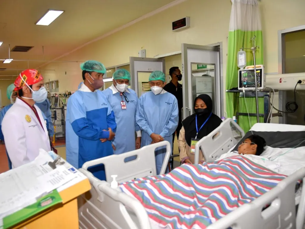 Presiden Jokowi Kunjungi Korban Tragedi Kanjuruhan di Malang 1024x768 1