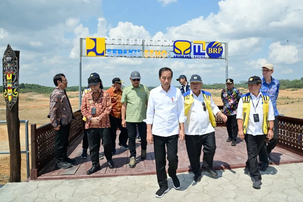 Presiden Jokowi Lakukan Pengisian Awal Bendungan Sepaku Semoi 1024x683 1
