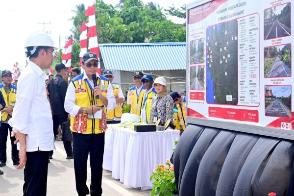 Presiden Jokowi Resmikan 24 Ruas Jalan di Kalimantan Barat Senilai Rp648 Miliar 1024x679 1