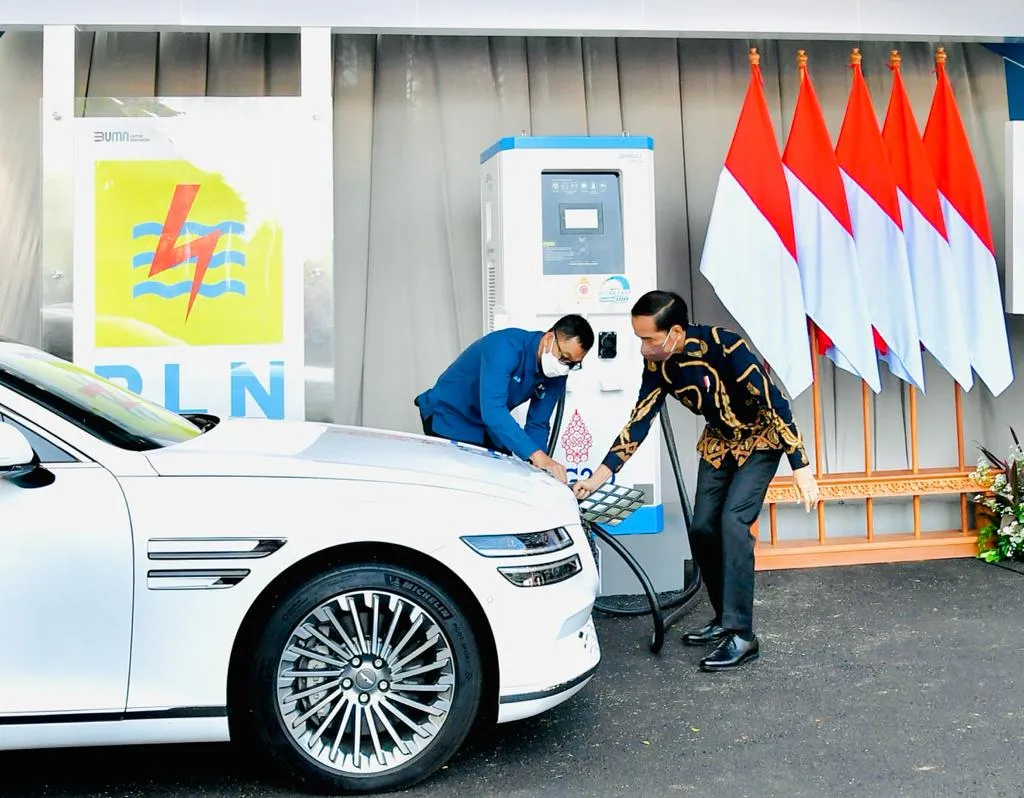 Presiden Jokowi Resmikan SPKLU Ultra Fast Charging Pertama di Indonesia