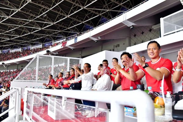 Presiden Jokowi Saksikan Kemenangan 1 0 Timnas Indonesia atas Vietnam 1024x683 1
