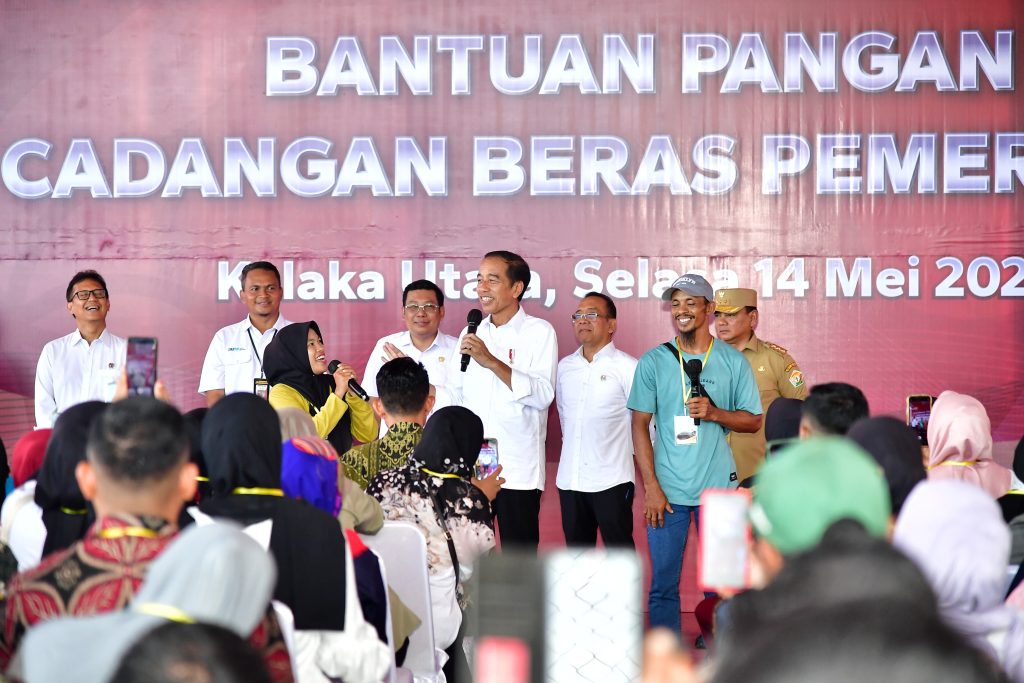 Presiden Jokowi Serahkan Bantuan Pangan bagi Masyarakat di Kolaka Utara 1024x683 1