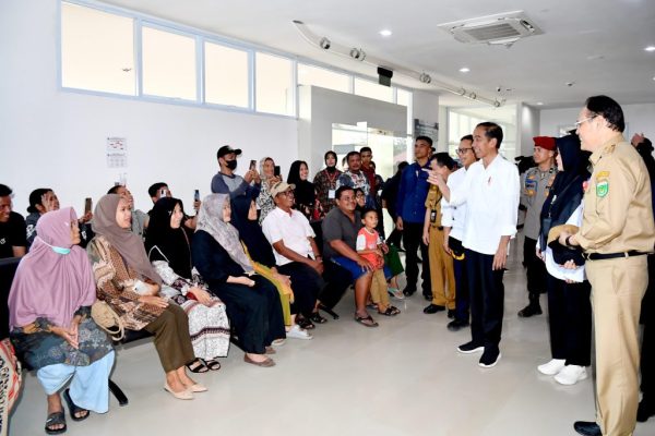 Presiden Jokowi Tinjau Fasilitas dan Pelayanan Kesehatan di RSUD Sultan Thaha Saifuddin 1024x683 1
