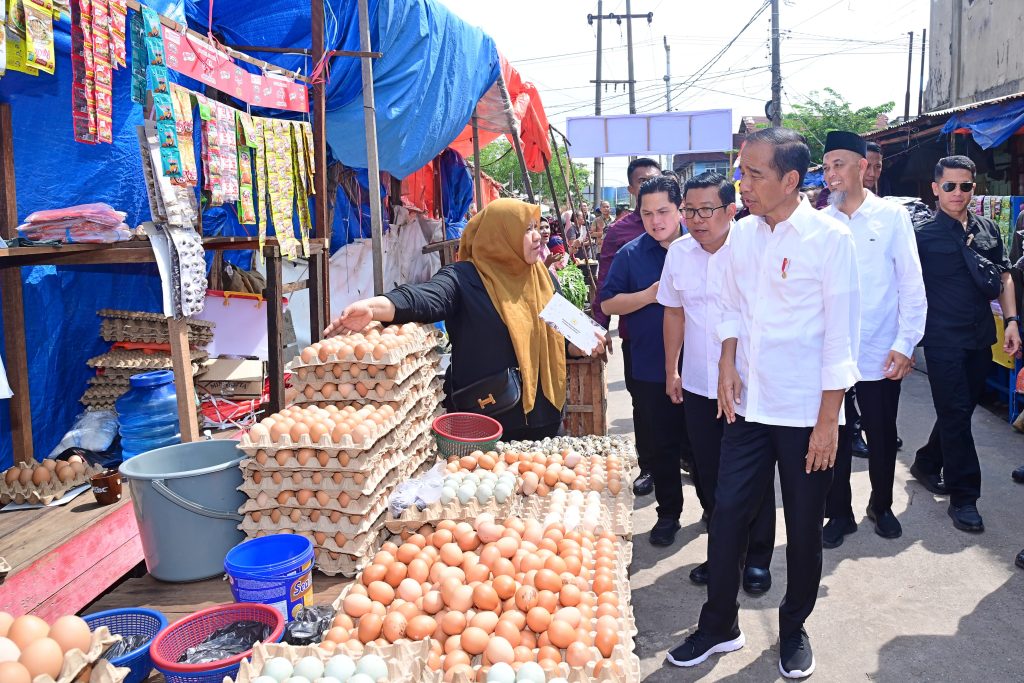 Presiden Jokowi Tinjau Pasar Senggol Dumai Pastikan Stabilitas Harga Sembako 1024x683 1