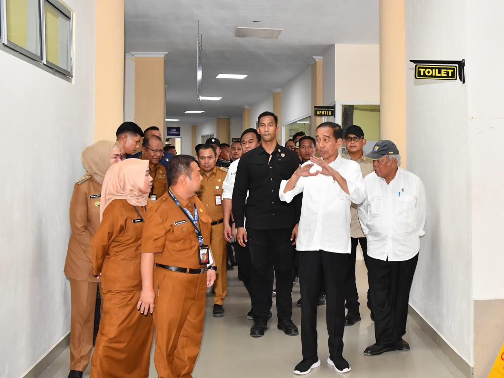 Presiden Jokowi Tinjau Pelayanan dan Fasilitas Kesehatan di RSUD Toto Kabila Gorontalo 1024x768 1