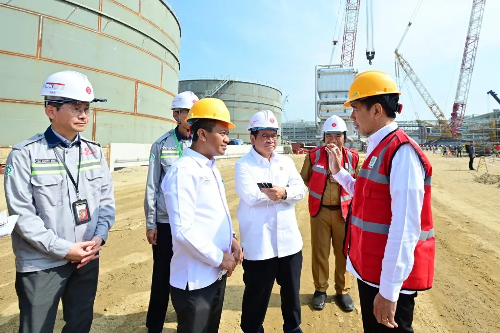 Presiden Jokowi Tinjau Pembangunan Industri Petrokimia di Cilegon 1024x683 1