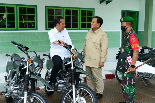 Presiden Jokowi Tinjau Penyerahan Motor di Kodim 1503 Tual 1024x683 1