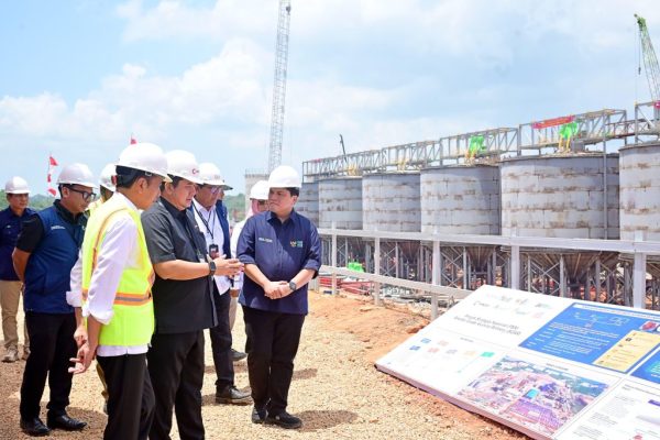 Presiden Jokowi Tinjau Proyek Hilirisasi di Smelter Grade Alumina Refinery Mempawah 1024x683 1