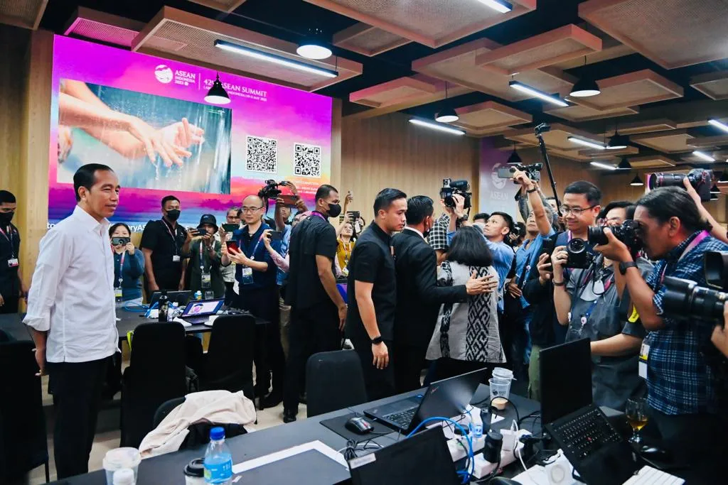 Presiden Jokowi Tinjau Pusat Media KTT Ke 42 ASEAN