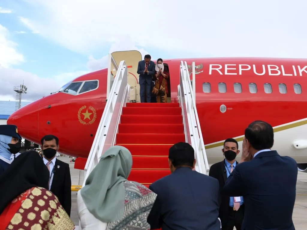 Presiden Jokowi dan Ibu Iriana Bertolak Menuju Tanah Air 1024x768 1