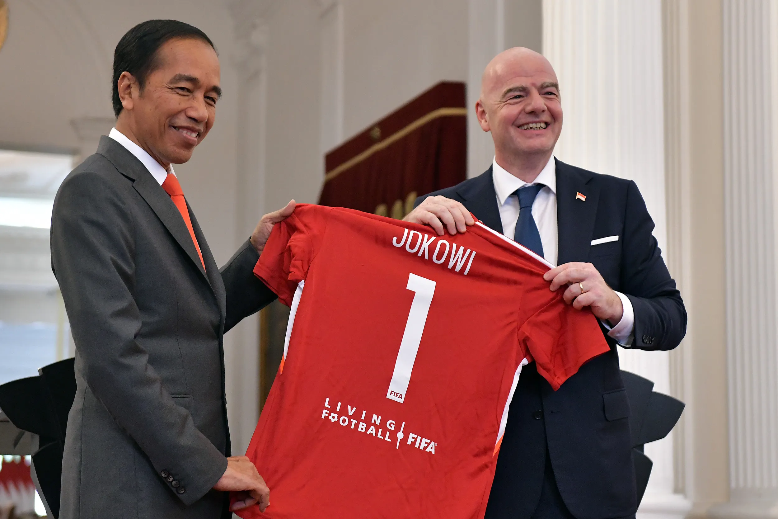 Presiden Jokowi dan Presiden FIFA Sepakat Lakukan Transformasi Menyeluruh Sepak Bola Indonesia