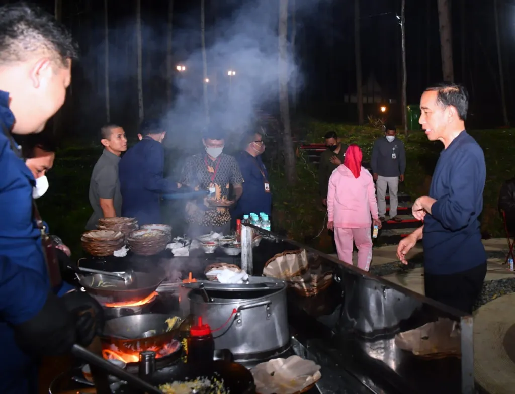 Presiden Makan di IKN 1024x784 1