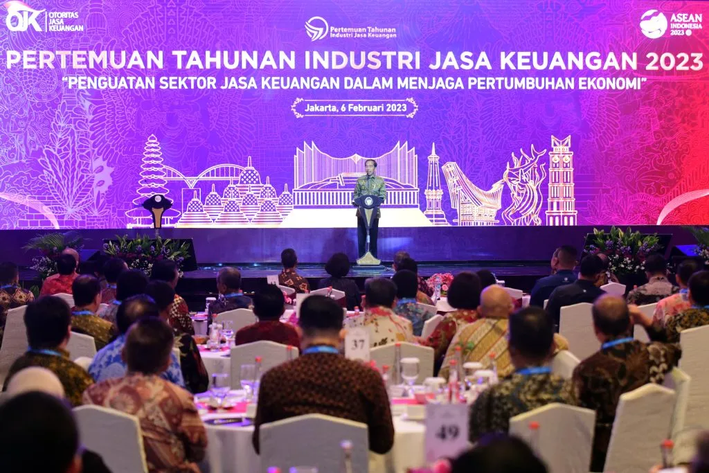 Presiden Perintahkan OJK Perketat Pengawasan Produk Jasa Keuangan 1024x683 1