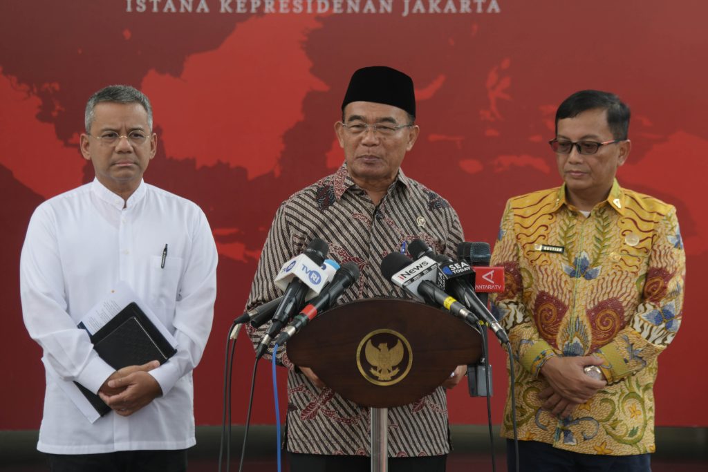 Presiden Pimpin Rapat Penanganan Pengungsi Erupsi Gunung Ruang 1024x683 1