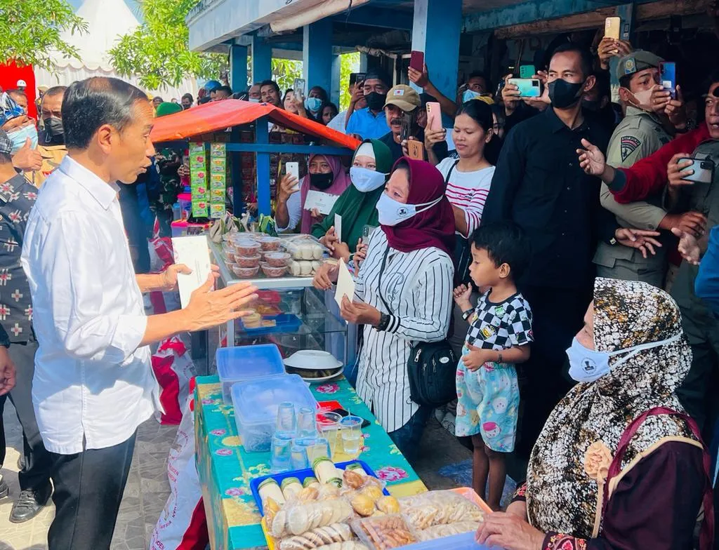 Presiden Sapa Warga Baubau di Pasar Wameo