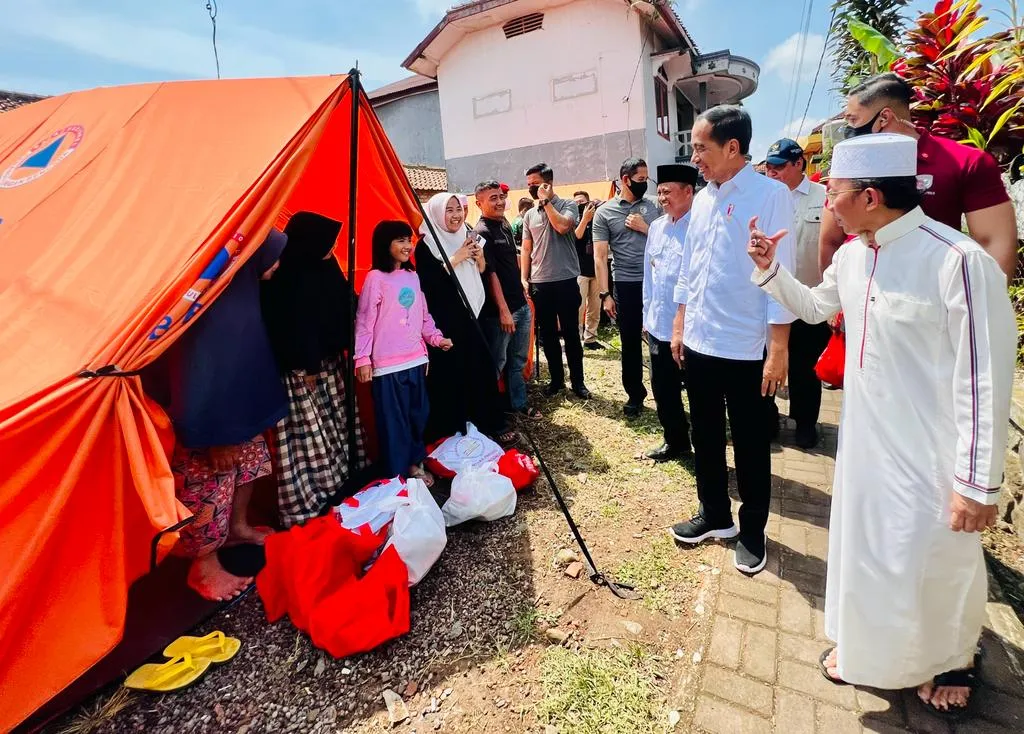 Presiden Tinjau Dampak Gempa di Ponpes Darul Falah Cianjur