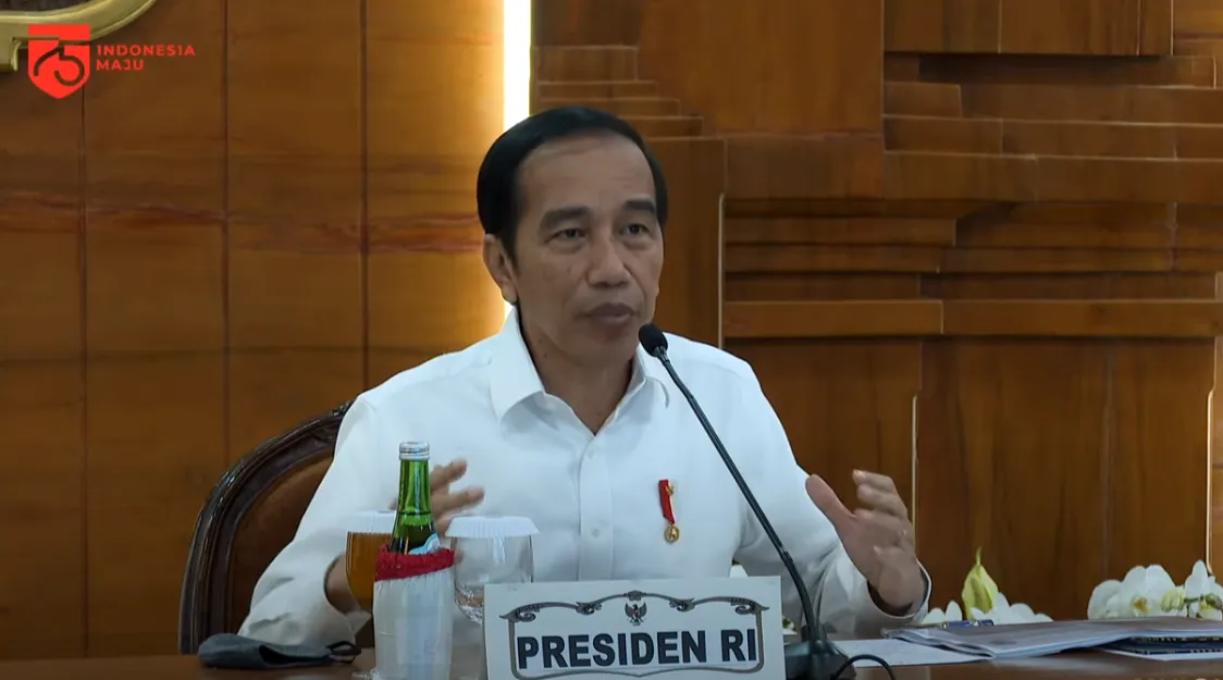 Presiden saat memberikan arahan di Wisma Grahadi Jatim 25.06 2
