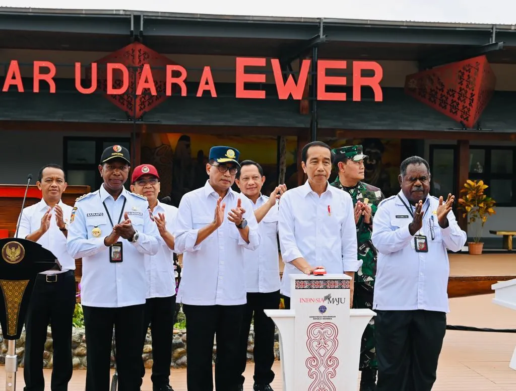 Resmikan Bandara Ewer Presiden Asmat Akan Semakin Berkembang dan Maju 1