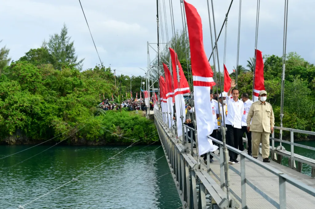 Resmikan Jembatan Gantung Wear Fair Presiden Penting untuk Mobilitas Orang dan Barang 1024x680 1