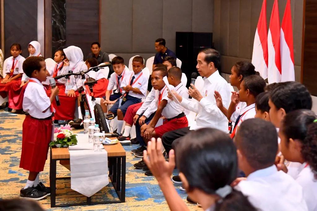 Saat Anak Papua Tanya Presiden Bangun Papua Mulai dari Mana 1 1024x683 1