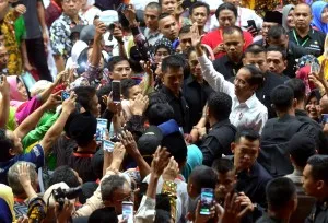 Salam Jokowi 300x204 1