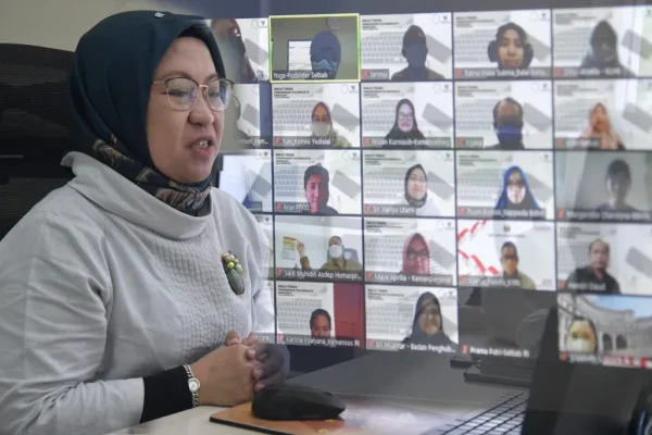 Sekretariat Kabinet Selenggarakan Diklat Teknis Penerjemah Teks Jurnalistik Secara Daring 1024x683 1