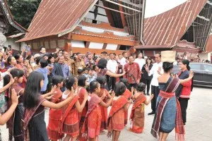 Tarian Kampung Ulos 300x200 1