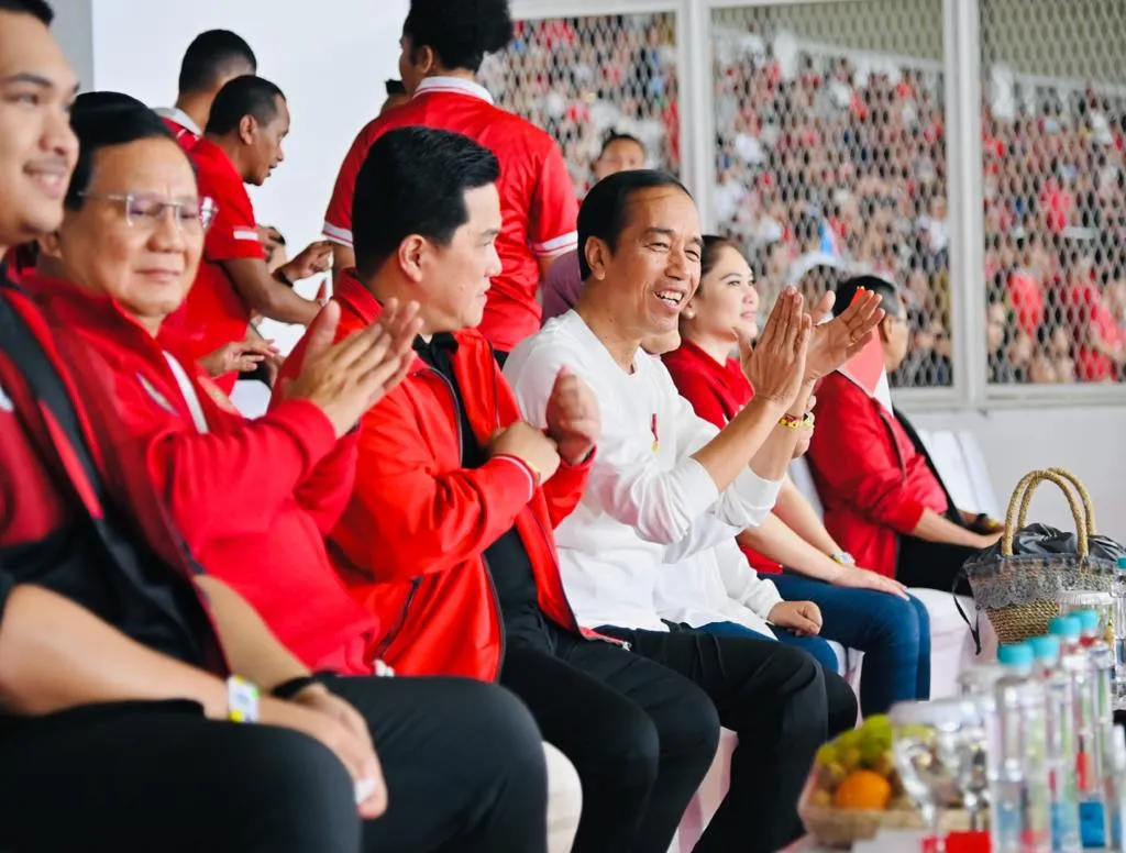 Tiba di GBK Presiden Disambut Ketum PSSI 1
