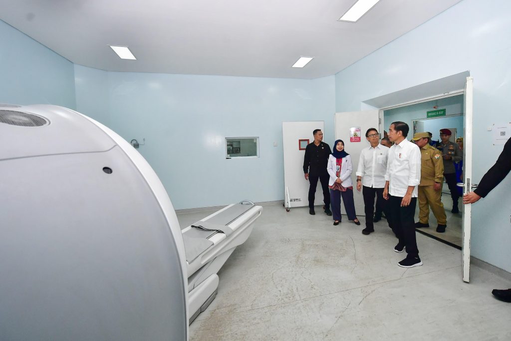 Tinjau BLUD RS Konawe Presiden Jokowi Apresiasi Inisiatif Pendanaan Pembangunan 1024x683 1