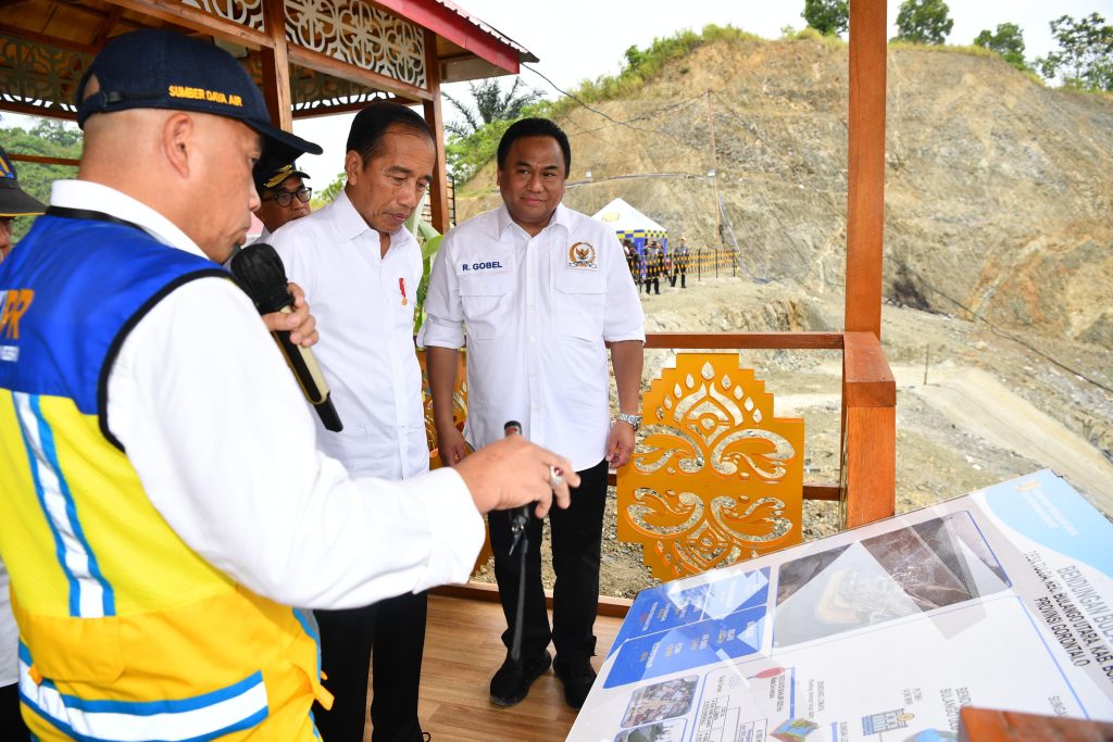 Tinjau Pembangunan Bendungan Bulango Ulu Presiden Jokowi Optimistis Selesai Akhir Tahun 2024 1024x683 1