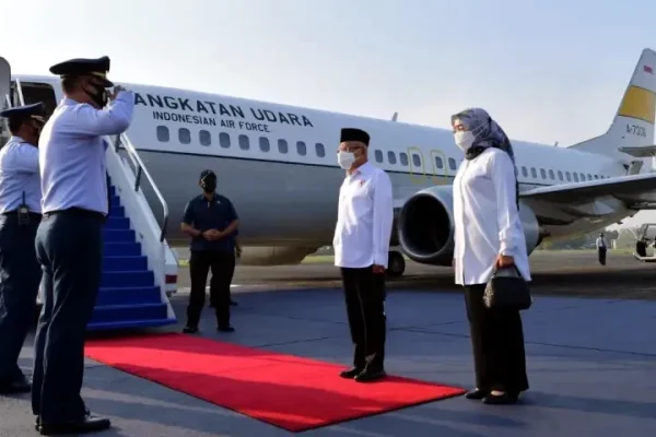 WAPRES BERTOLAK KE AMBON