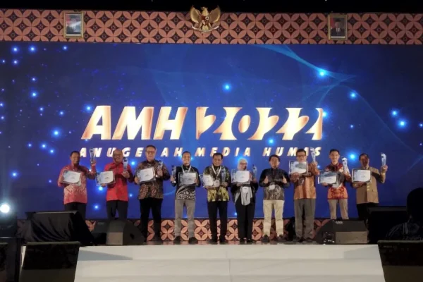 Website Setkab Raih Predikat Terbaik I Anugerah Media Humas 2022 1024x768 1