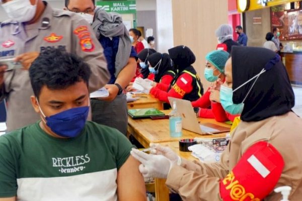 accelerate vaccination lampung regional police visited several places 39194