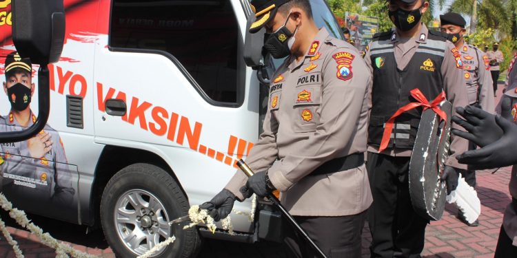 accelerating vaccination achievements probolinggo police launches mobile vaccine outlet 42675