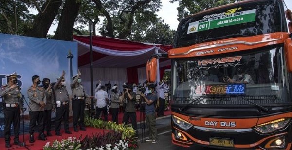 ada 1 041 pemudik kembali diberangkatkan polda metro jaya dalam gelombang kedua mudik gratis polri 46420