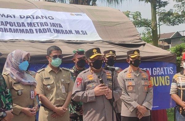 after 22 residents were covid 19 positive greater jakarta metropolitan police held vaccination in kayu putih east jakarta 39200