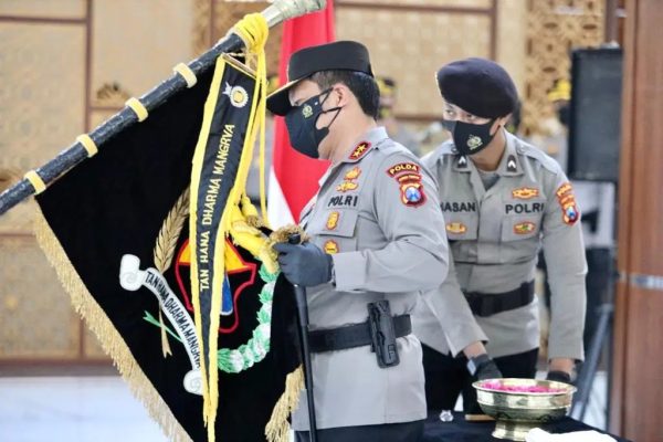 ahead of 75th bhayangkara day anniversary east java regional police held pataka washing ceremony 39415