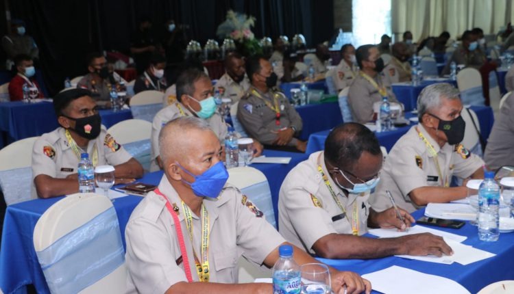 ahead of retirement 93 papuan police personnel are provided with entrepreneurship knowledge 43512