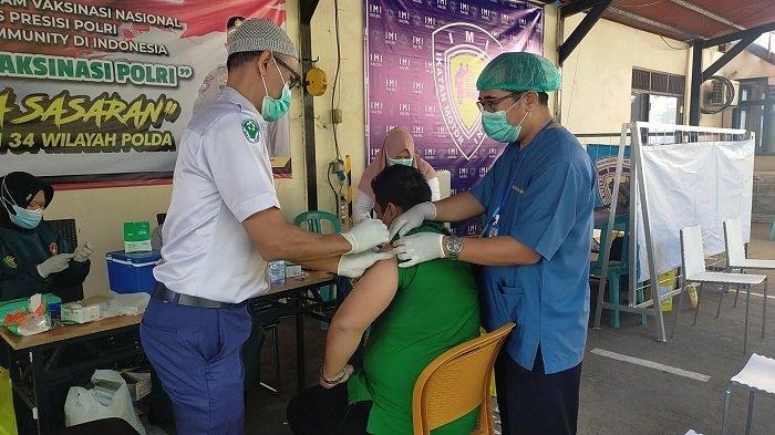 ahead of the 75th bhayangkara day the south kalimantan regional police holds a covid 19 vaccination 39326