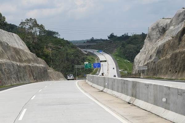 ahead of toll exit closure central java regional police chief conducts inspection on toll road sections 40739