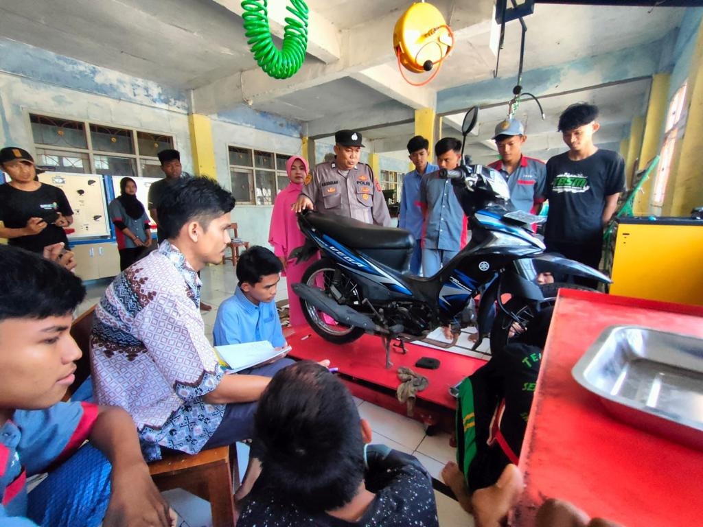 aiptu kasdulah sosok polisi peduli pendidikan 55304