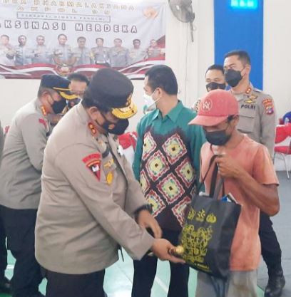 akabri 1999 polda kalsel vaksinasi 2 000 warga banjarmasin 9742